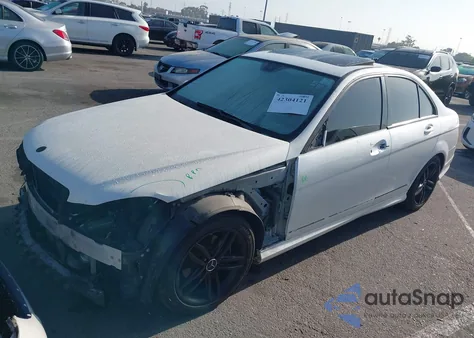 2012 Mercedes-Benz C 250 Luxury/Sport из США, поврежденный, VIN WDDGF4HB7CA721799